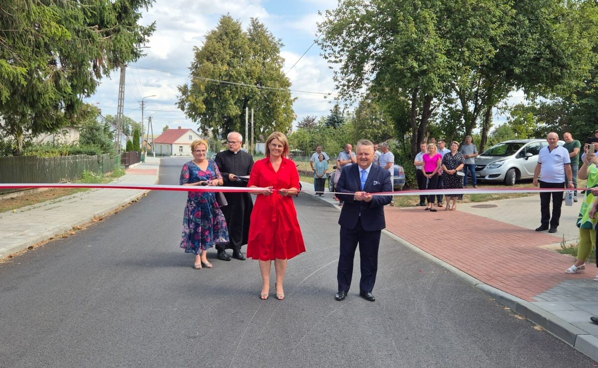 Uroczyste otwarcie przebudowanej drogi w Boguszewie